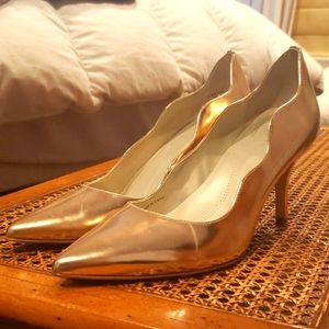 Pretty Tahari Rose Gold Heels